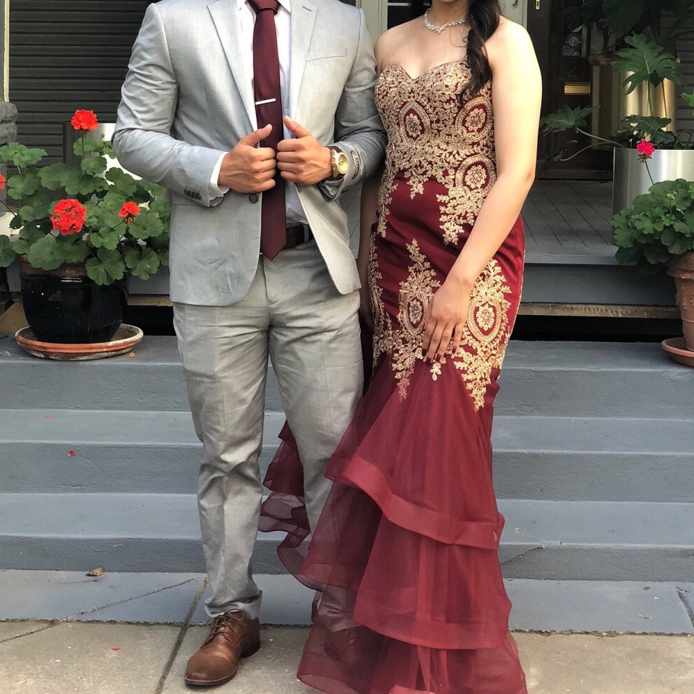 Elegant burgundy strapless prom dress. - Picture 8 of 8